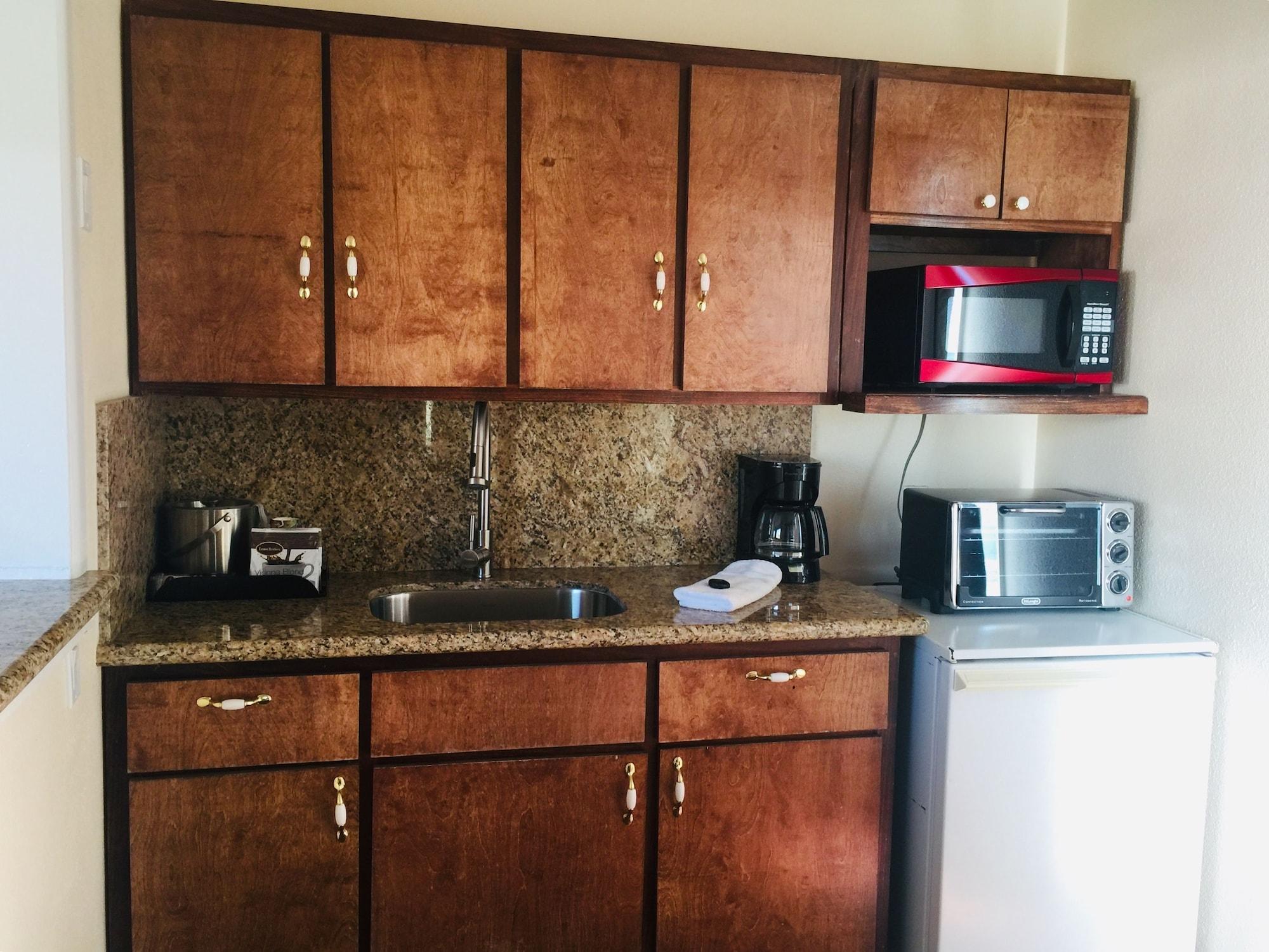 Dolphin Cove Motel 3*
